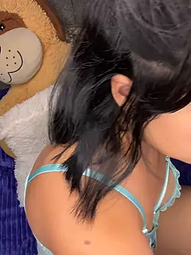 Snapshot of ZafiroKlein chatting on November 25, 2025, 8:42 pm ZafiroKlein online show from November 25, 2025, 8:42 pm