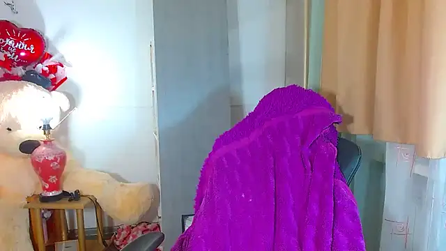 moonmaaiden online show from March 11, 2026, 7:47 am