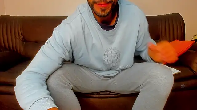 sexyhotmusclesforyou1 online show from November 26, 2025, 9:21 am