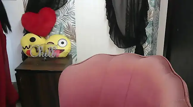 Snapshot of jenifermedow chatting on March 21, 2025, 9:01 am jenifermedow online show from March 21, 2025, 9:01 am