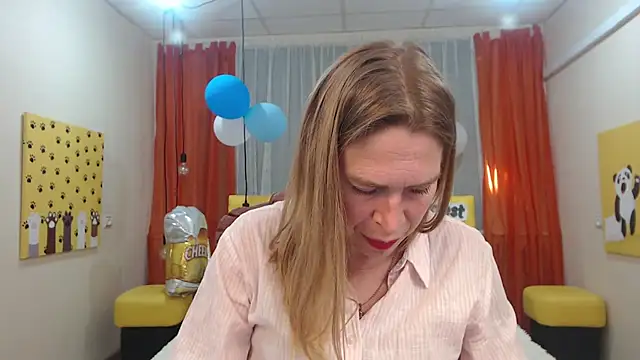 Snapshot of TessaDaybreak chatting on September 24, 2025, 6:17 am TessaDaybreak online show from September 24, 2025, 6:17 am