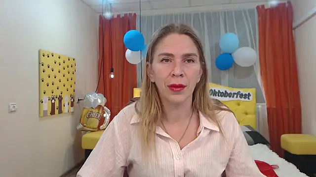Snapshot of TessaDaybreak chatting on September 26, 2025, 6:28 am TessaDaybreak online show from September 26, 2025, 6:28 am