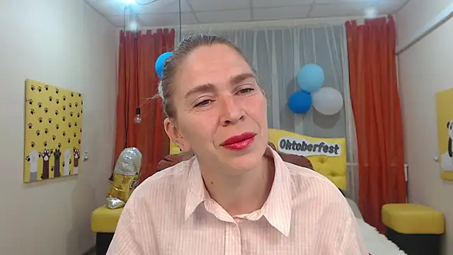 Snapshot of TessaDaybreak chatting on September 27, 2025, 6:29 am TessaDaybreak online show from September 27, 2025, 6:29 am