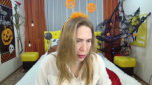 Snapshot of TessaDaybreak chatting on October 13, 2025, 6:35 am TessaDaybreak online show from October 13, 2025, 6:35 am
