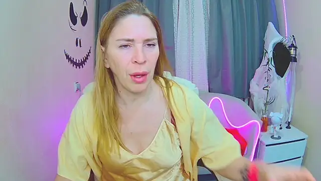 TessaDaybreak online show from November 4, 2025, 7:51 am