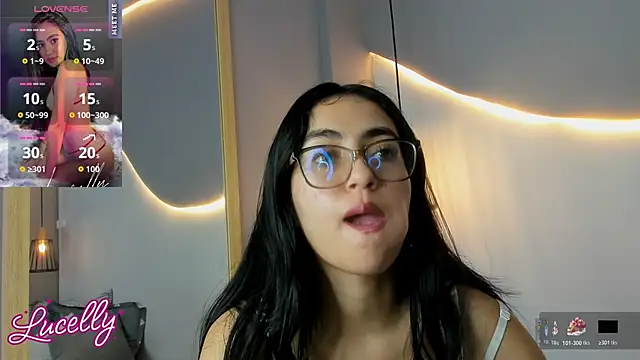 lucelly 15 online show from October 19, 2025, 11:44 am