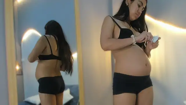 lucelly 15 online show from December 15, 2025, 11:47 am