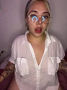 Snapshot of _ivyginger chatting on February 1, 2026, 4:11 am ivyginger online show from February 1, 2026, 4:11 am