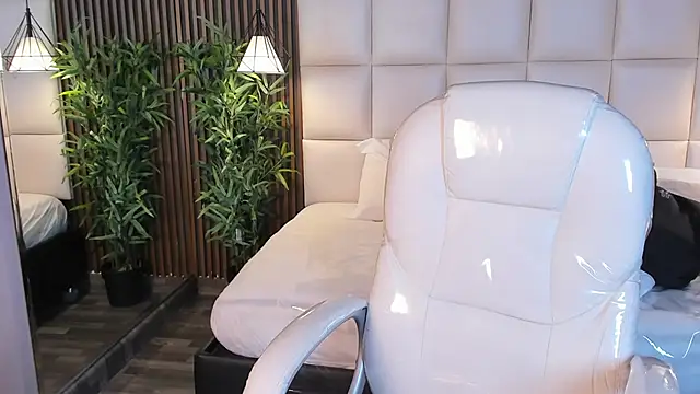 MelanieHillss online show from March 31, 2026, 4:02 am