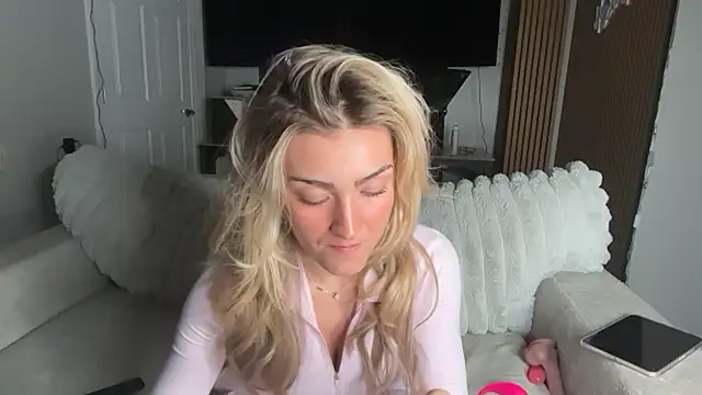 Snapshot of meggsworld chatting on April 19, 2026, 6:21 pm meggsworld online show from April 19, 2026, 6:21 pm