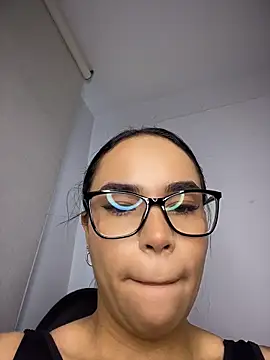 Naatalia online show from April 18, 2026, 9:59 pm