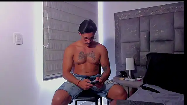 Valentino Dosantos  online show from March 13, 2026, 6:25 pm