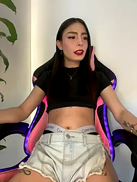 candycami19 online show from September 24, 2025, 9:18 pm