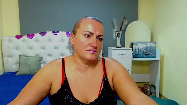 DianaMGG online show from October 10, 2025, 5:39 am