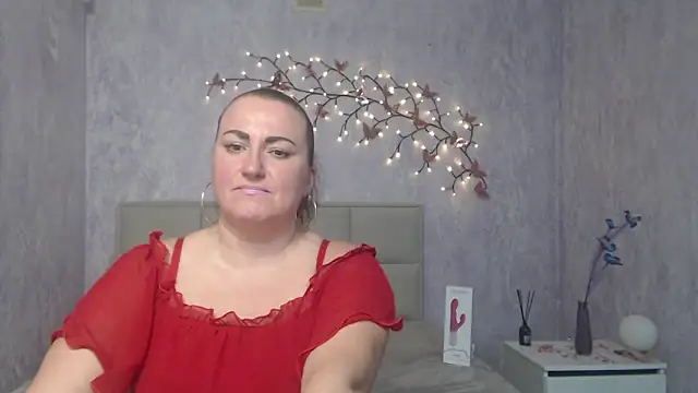 DianaMGG online show from February 17, 2026, 7:27 am