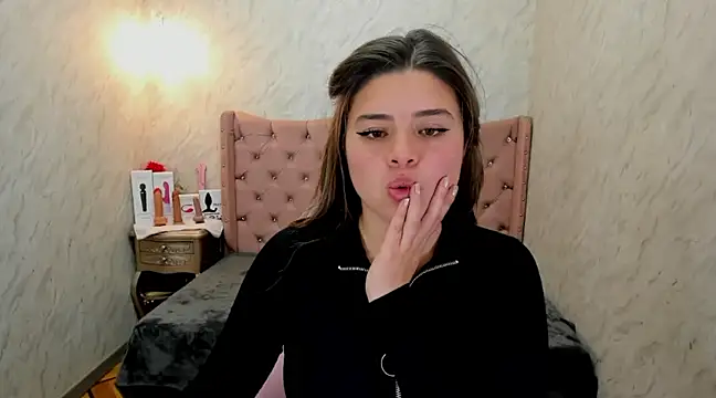 Lianngrace online show from February 22, 2025, 8:09 pm