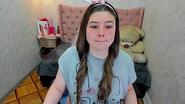 Lianngrace online show from April 7, 2026, 1:44 pm