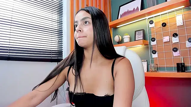 Bella walker  online show from October 11, 2025, 2:15 pm