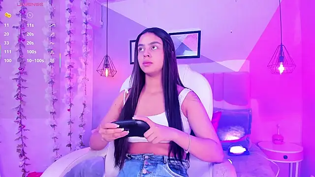 Bella walker  online show from December 17, 2025, 8:15 pm