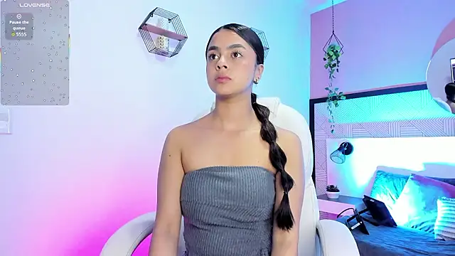 Bella walker  online show from February 4, 2026, 8:14 pm