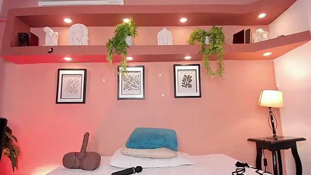 SofiaBennett  online show from November 19, 2025, 12:27 pm