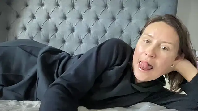 eatmypie69 online show from September 30, 2025, 9:25 am