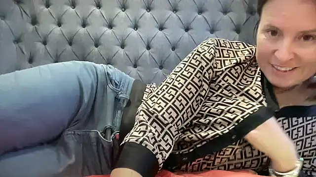 eatmypie69 online show from November 7, 2025, 8:58 am