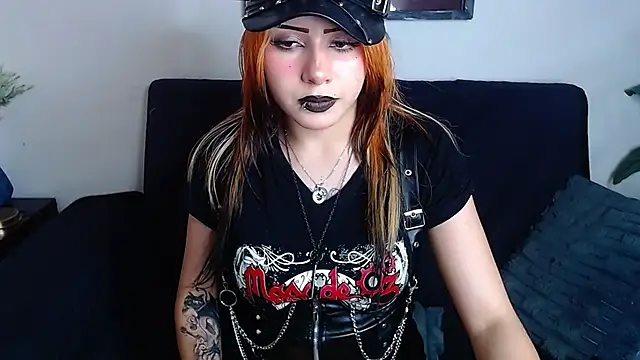 Snapshot of fyreandfox_ chatting on June 5, 2026, 8:03 pm fyreandfox online show from June 5, 2026, 8:03 pm