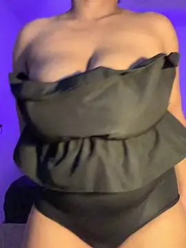 Dahiana Giil online show from April 14, 2026, 5:24 am