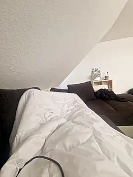 Snapshot of DerechteJunge chatting on February 15, 2026, 8:46 am DerechteJunge online show from February 15, 2026, 8:46 am