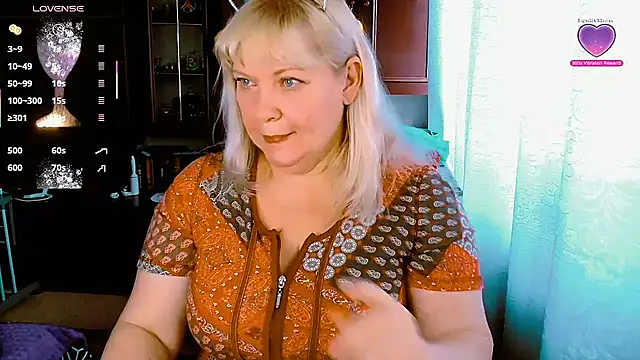 FlowerButterf online show from December 15, 2025, 7:12 am