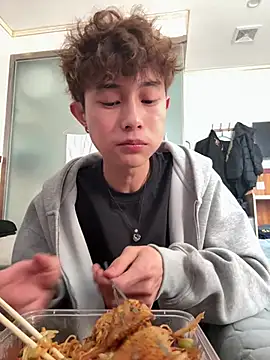 QR666dkk online show from March 10, 2025, 7:32 am