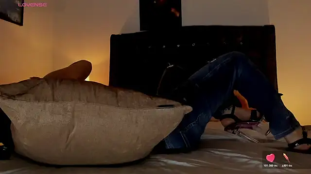 Skay Hot online show from November 6, 2025, 2:34 am