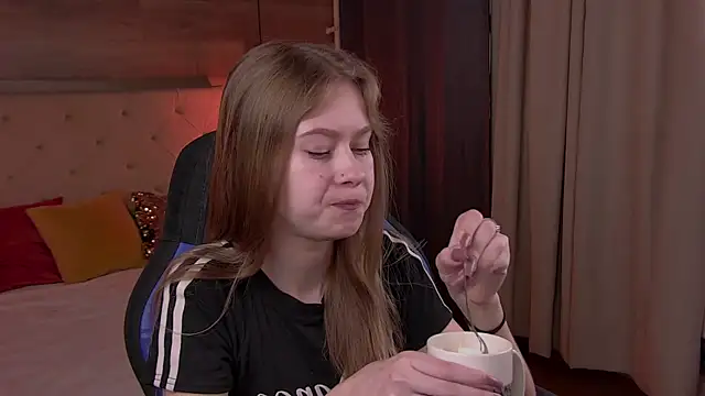 EveMundie online show from February 18, 2025, 12:06 pm