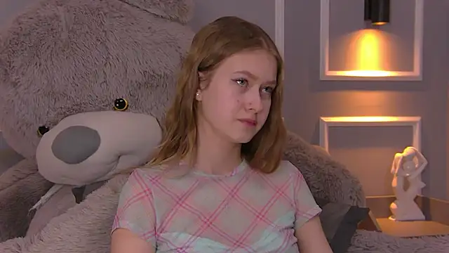 EveMundie online show from March 2, 2025, 1:16 pm