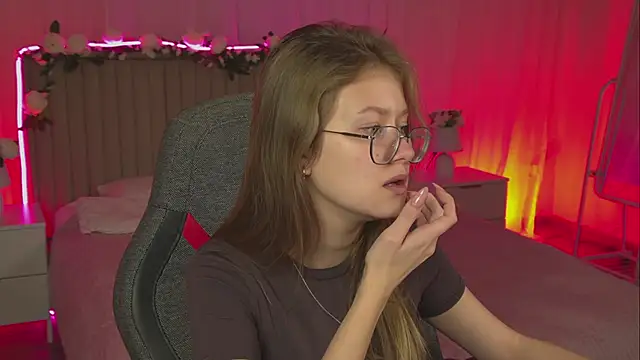 EveMundie online show from November 12, 2025, 12:27 pm