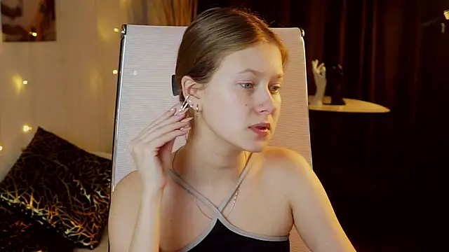 EveMundie online show from December 16, 2025, 12:43 pm