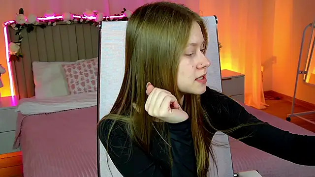 EveMundie online show from February 2, 2026, 12:37 pm