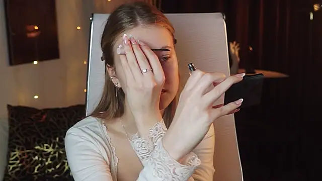 EveMundie online show from April 18, 2026, 6:39 am