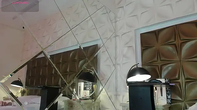 AnahisBennett online show from February 25, 2026, 4:44 am