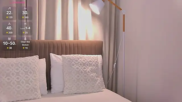 HitomiAoki online show from February 20, 2025, 5:18 pm