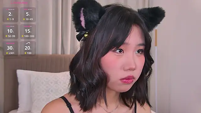 HitomiAoki online show from February 21, 2025, 5:42 pm