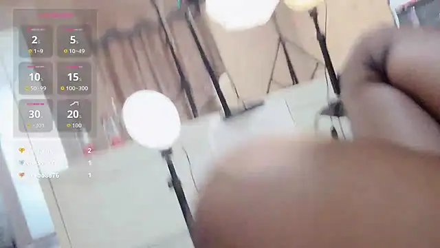 yueyue2003 online show from September 27, 2025, 5:01 am