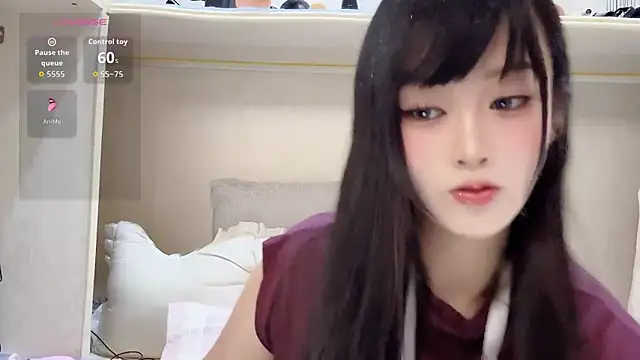 yueyue2003 online show from June 1, 2026, 12:40 pm