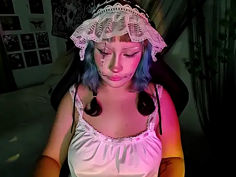Snapshot of blue_katt chatting on October 18, 2025, 9:48 pm blue katt online show from October 18, 2025, 9:48 pm