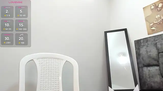 Snapshot of Chloe_diamondss chatting on March 20, 2025, 10:21 am Chloe diamondss online show from March 20, 2025, 10:21 am