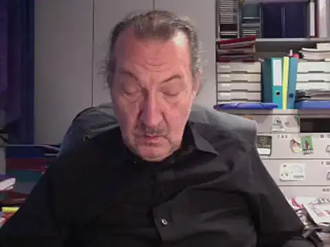 HMStraps01 online show from December 5, 2024, 3:17 pm