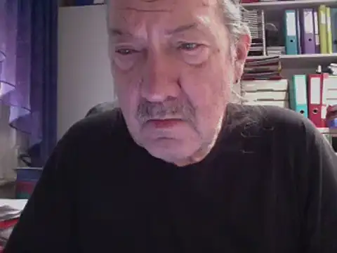 HMStraps01 online show from February 12, 2025, 7:23 am