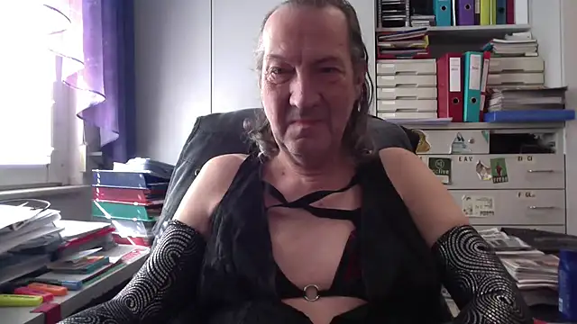 HMStraps01 online show from March 7, 2025, 10:24 am