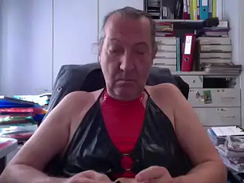 HMStraps01 online show from September 22, 2025, 8:49 am